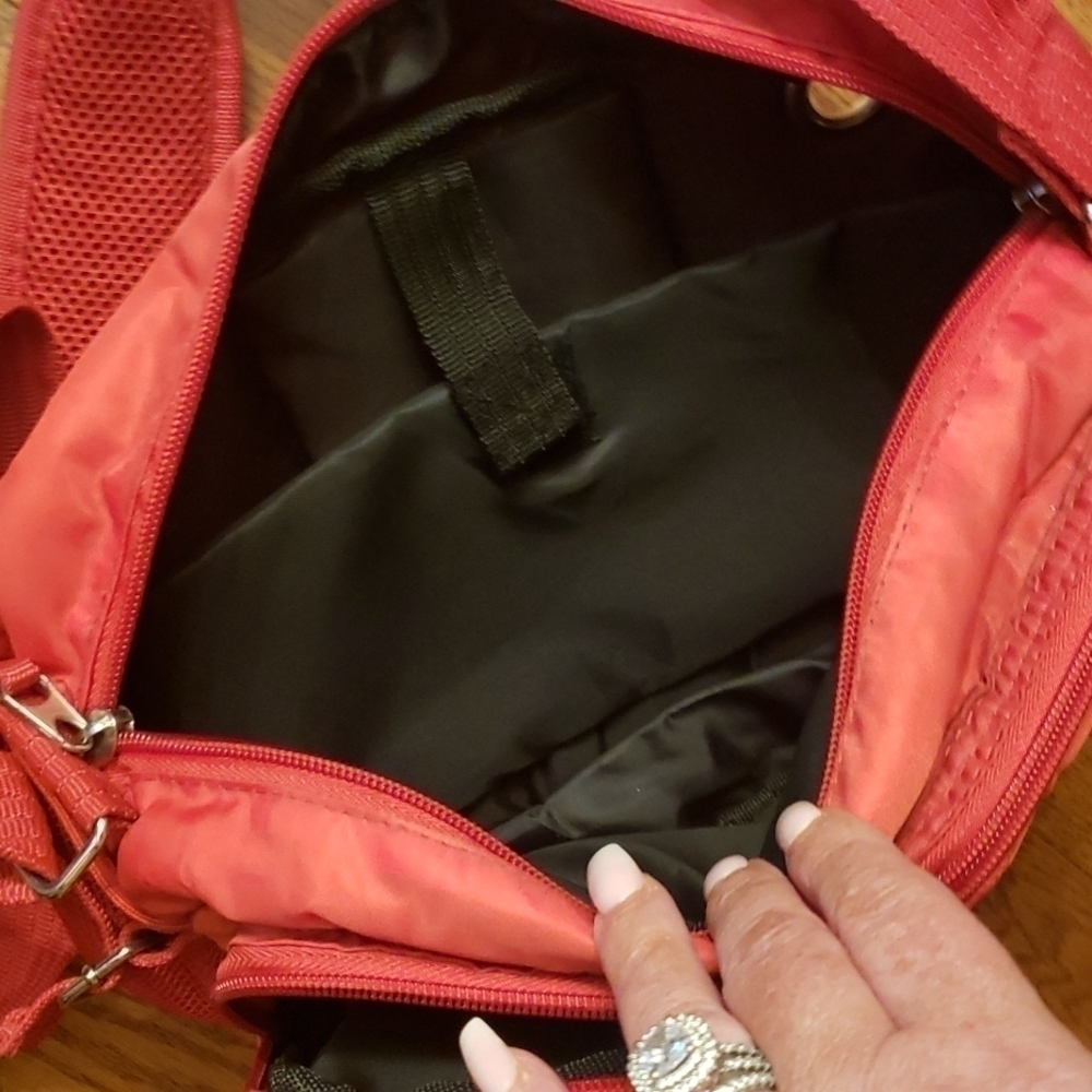 Red bag - Picture 6 of 8